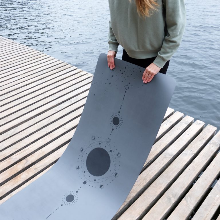 juodas jogos kilimėlis